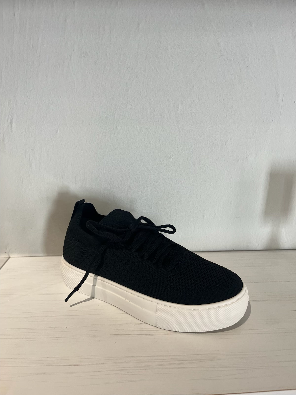 Knit trainer