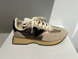 Victoria Runner