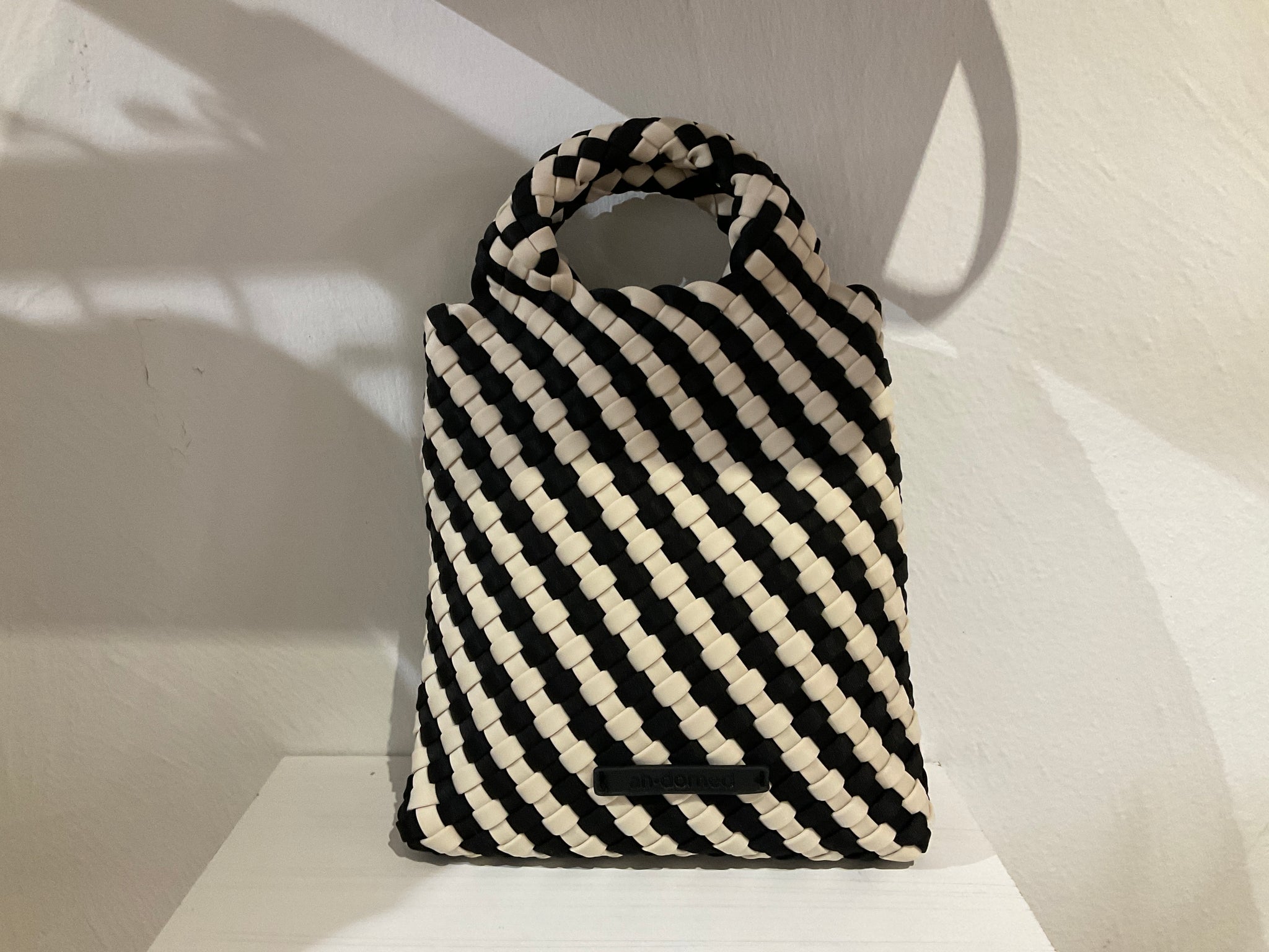 Lola crossbody